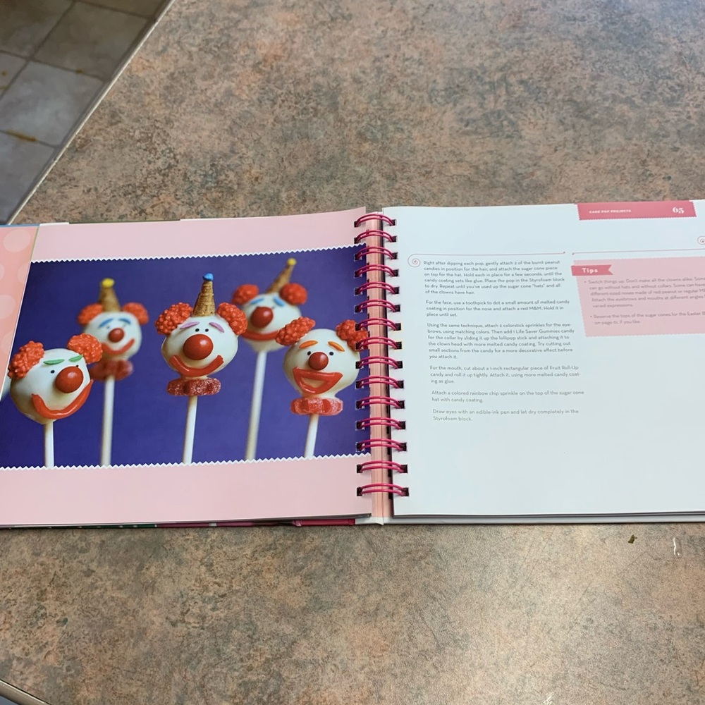 Bakerella Cake Pop Cookbook - Picture 5 of 16